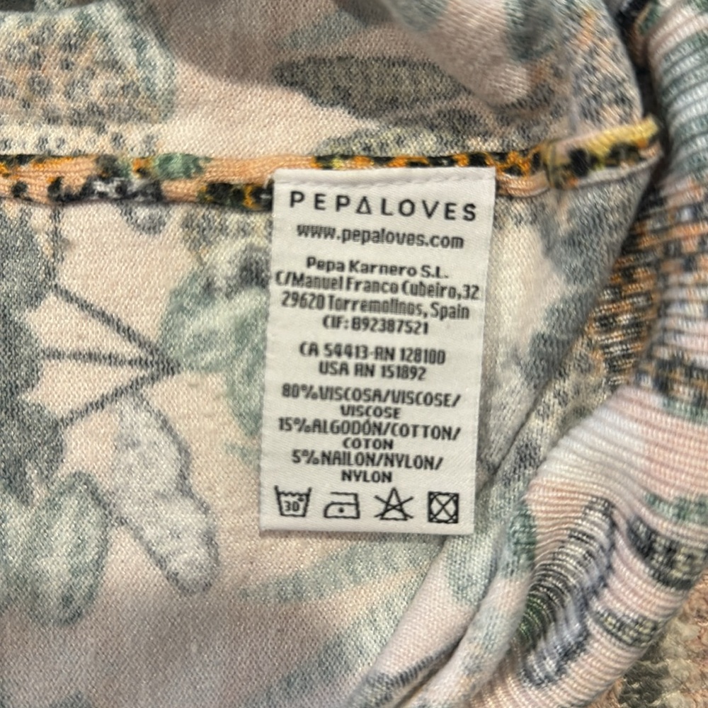 Cheetah and butterfly printed lightweight sweater - Picture 5 of 6